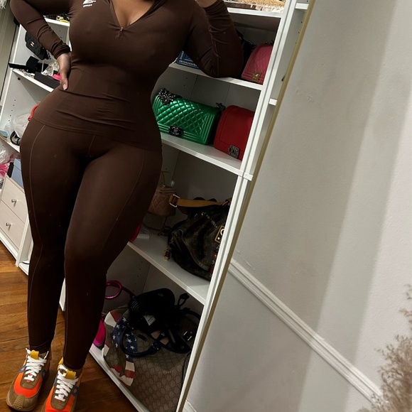 Skims x North Face Top & Leggings (Set) Brown - Picture 5 of 9